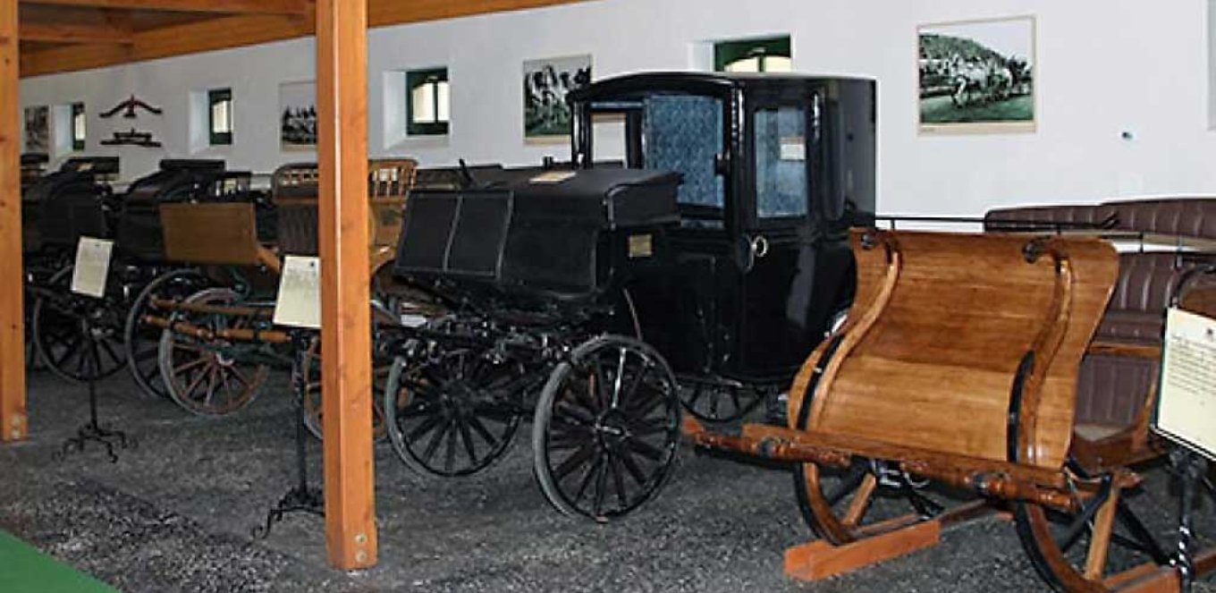 Hajtókocsi kiállítás régi kocsikkal